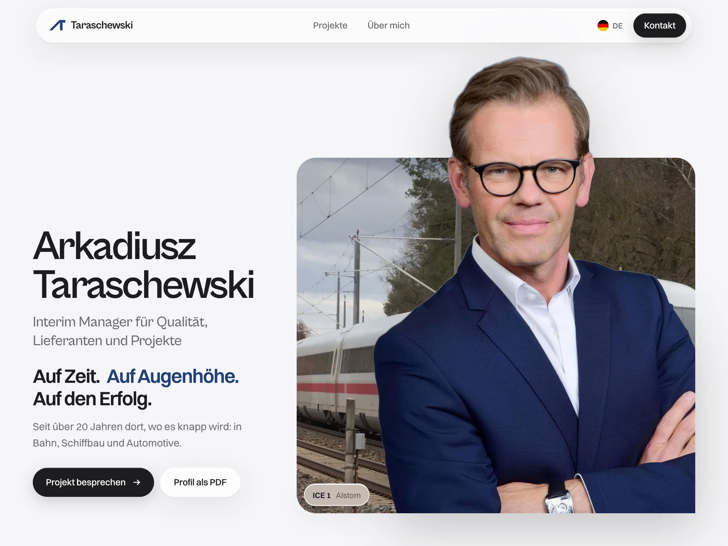 Website Taraschewski: Startseite mit Porträt vor einem ICE