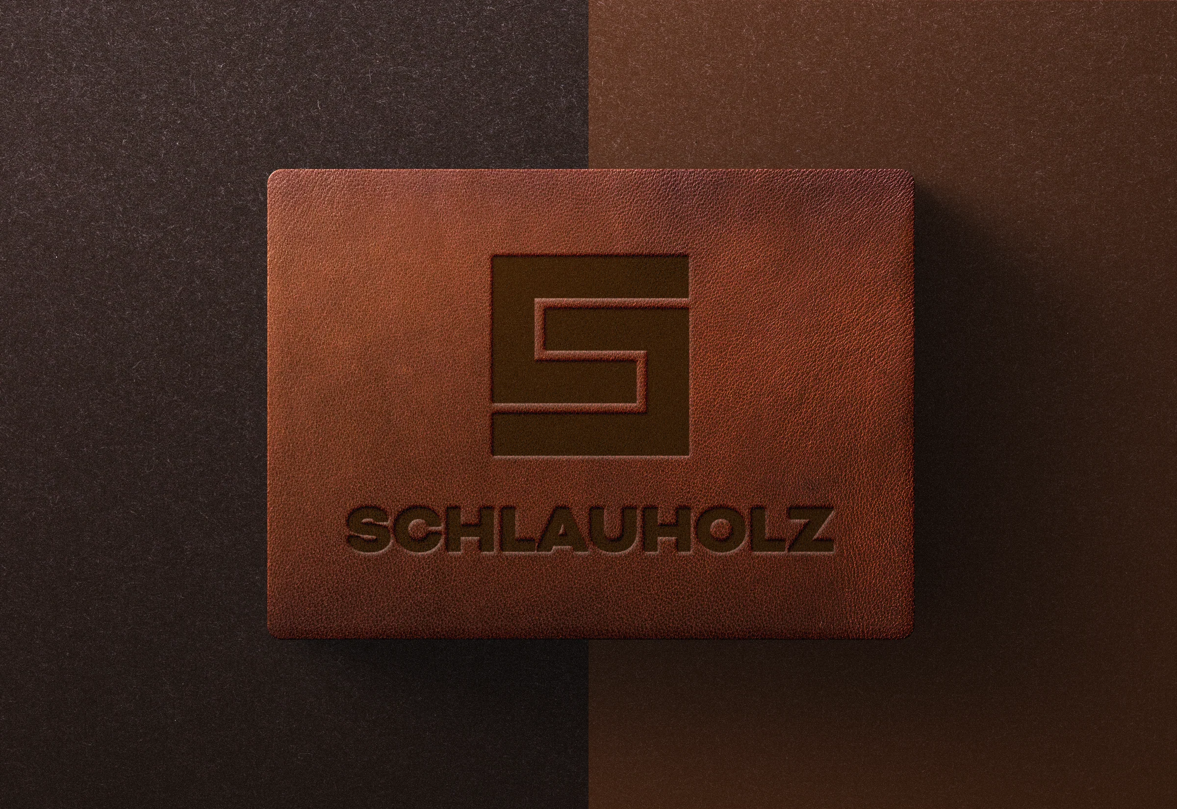 Zeichen als Prägung im Leder