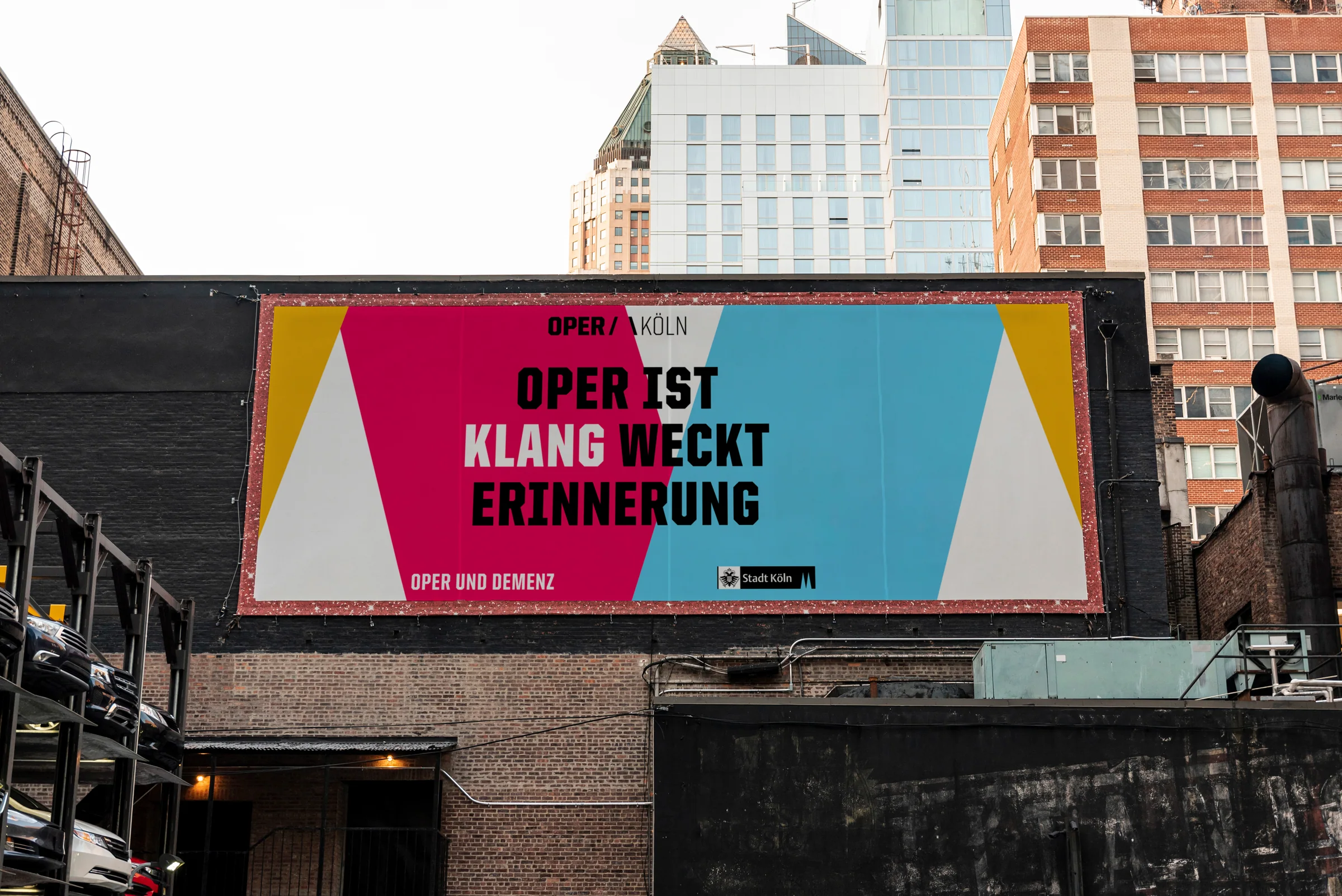 Billboard über der Straße