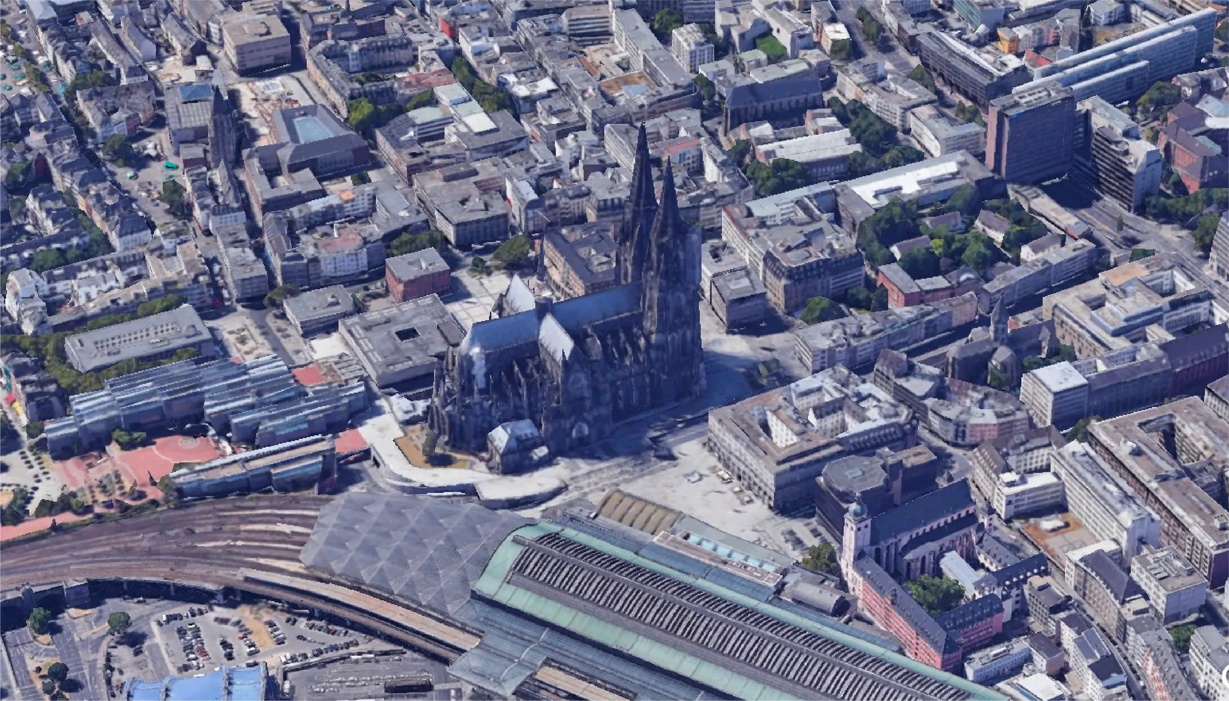 Drohnenblick über Köln mit dem Dom